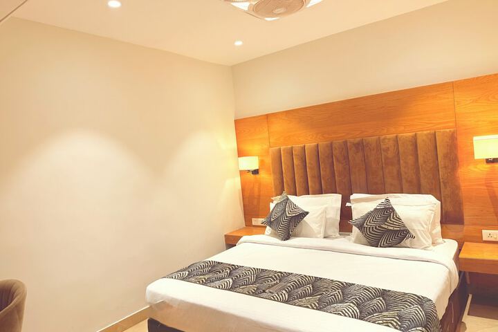 Room 4 of 30