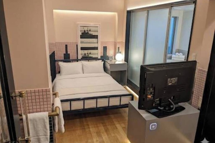 Room 14 of 22