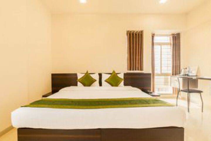 Room 10 of 20