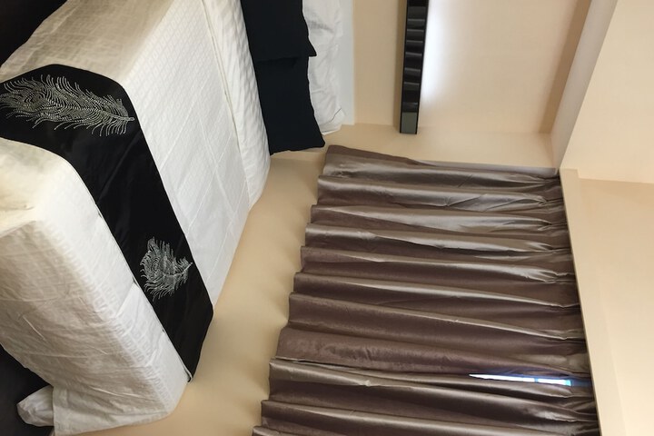 Room 4 of 49