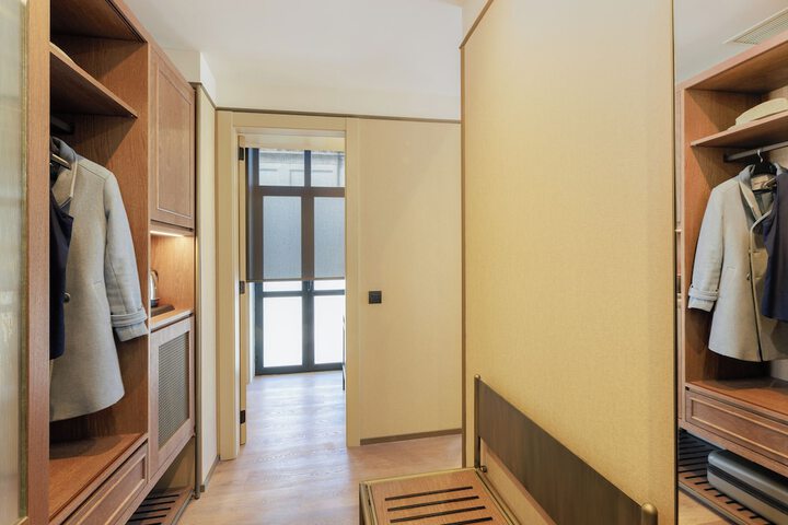 Room 28 of 103