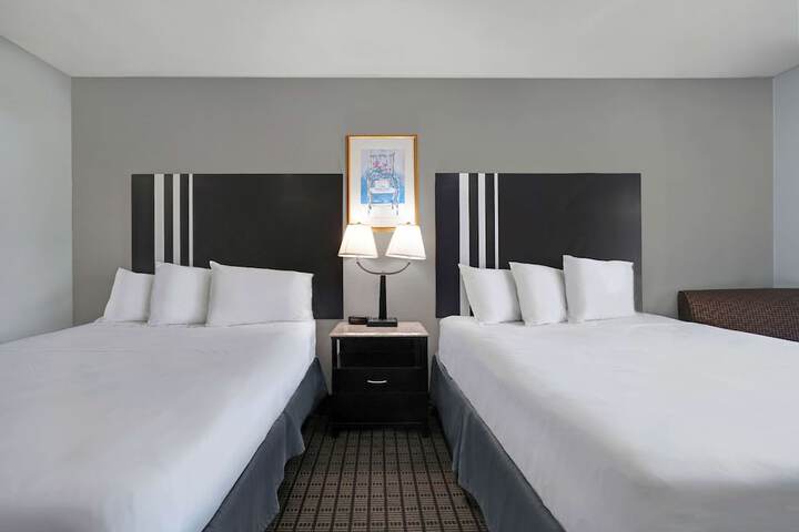 Room 9 of 27