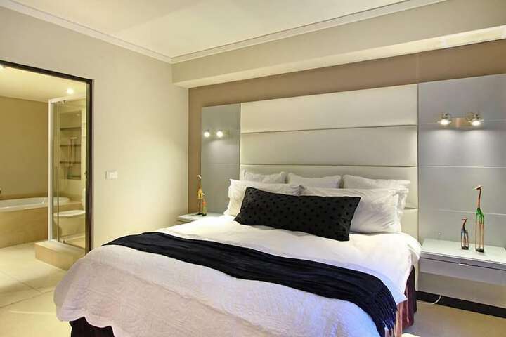 Room 16 of 60
