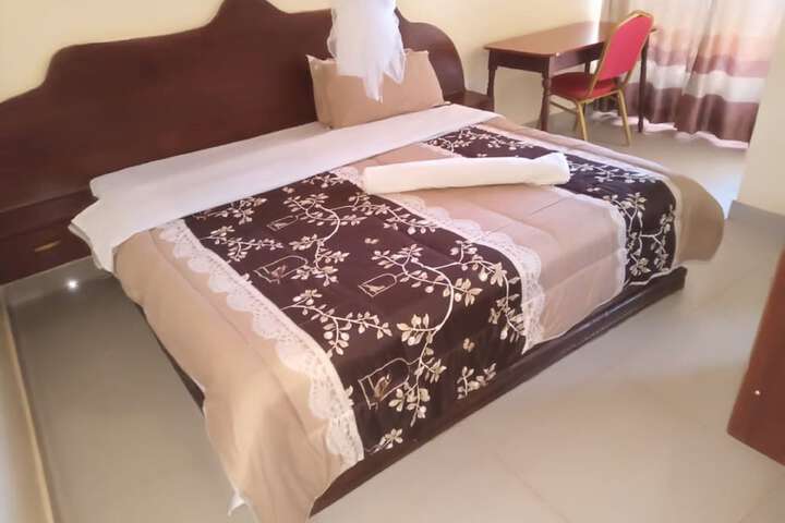 Room 8 of 14