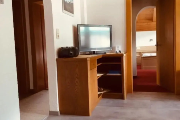 Room 6 of 13