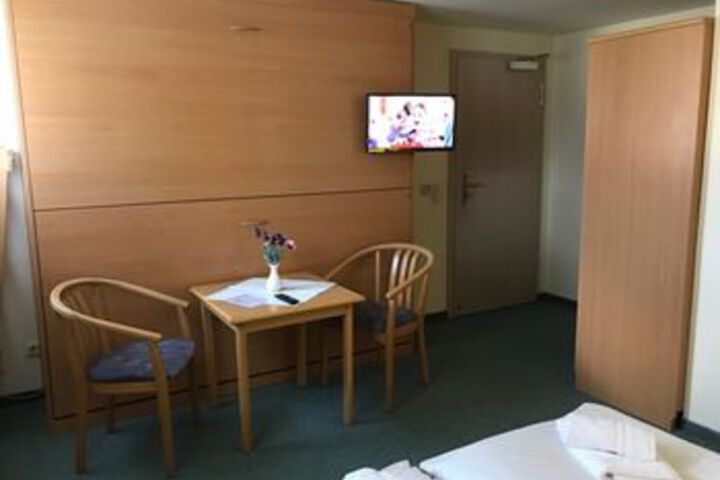 Room 18 of 46