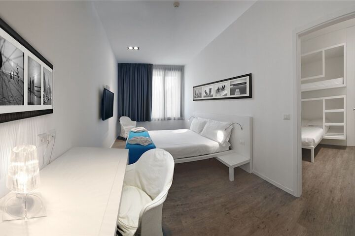 Room 5 of 92