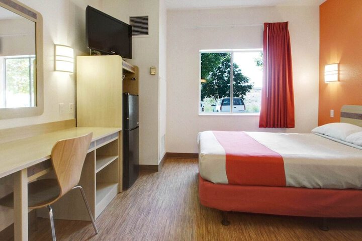 Room 18 of 36