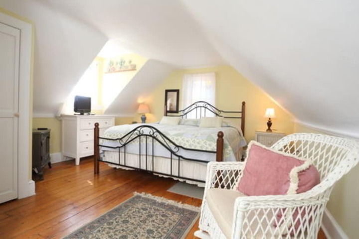 Room 12 of 48