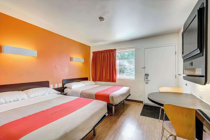 Room 6 of 23