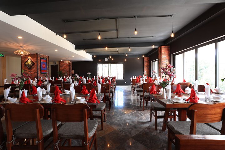 Dining 55 of 84