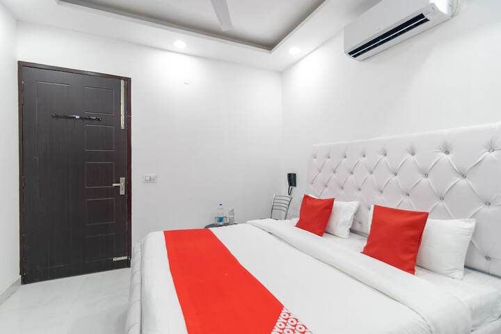 Room 11 of 19