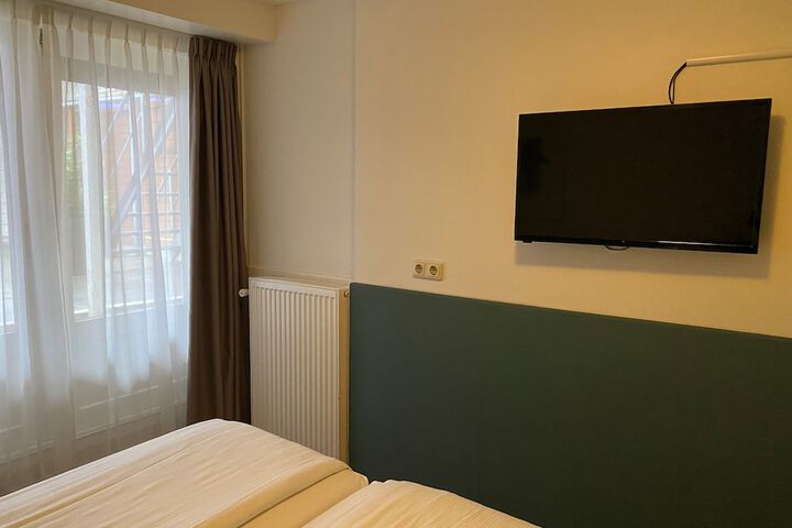 Room 28 of 58