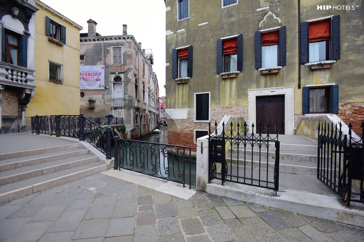 Hotel Entry