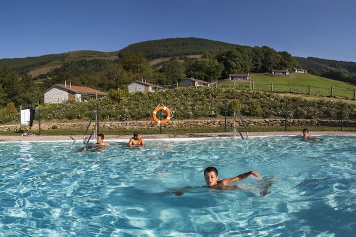 Pool 40 of 108