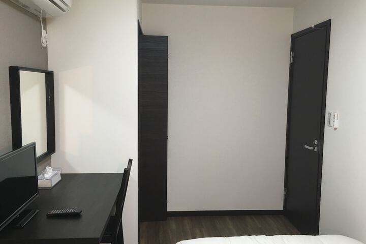 Room 7 of 19
