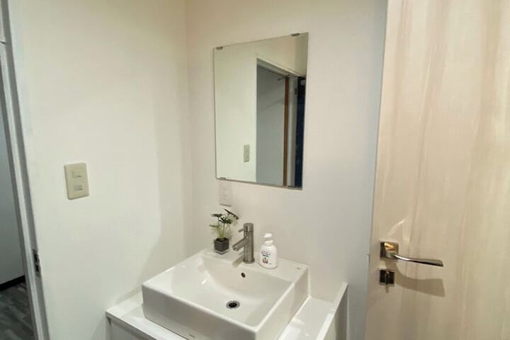 Room 4 of 10