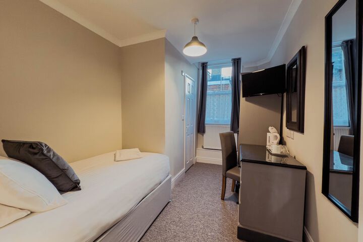 Room 13 of 27