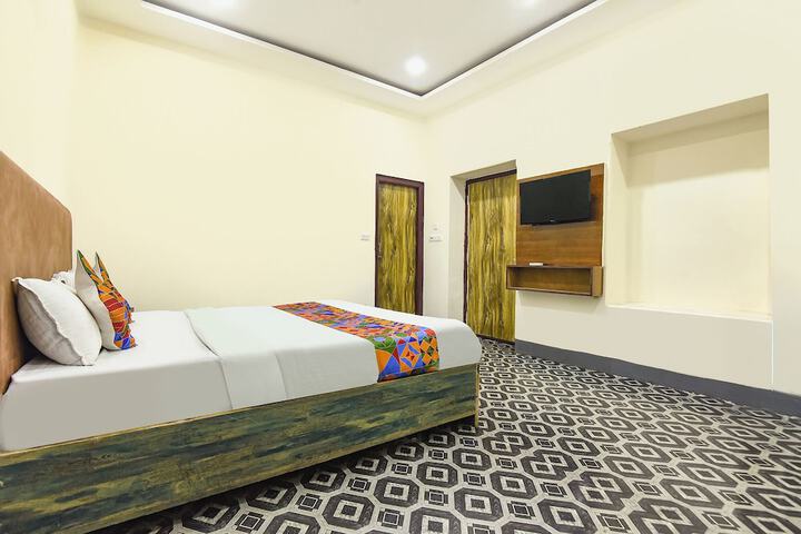 Room 13 of 27