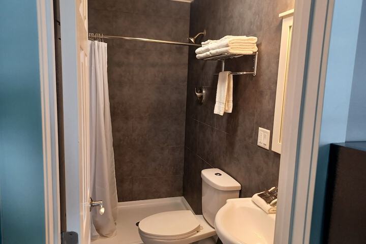 Standard Room, King or Two Doubles (6 of 14)