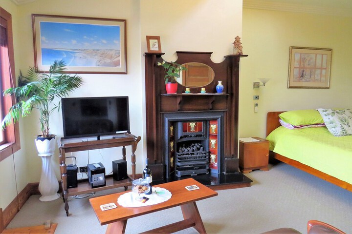Room 8 of 28