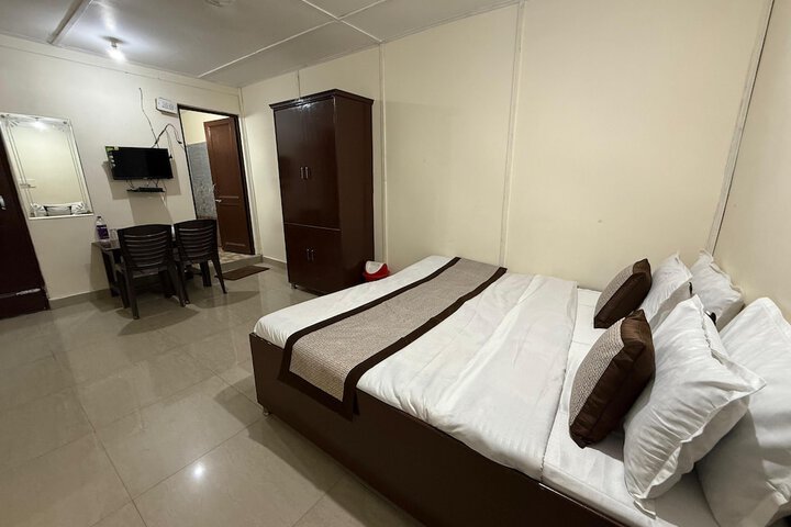 Room 10 of 33