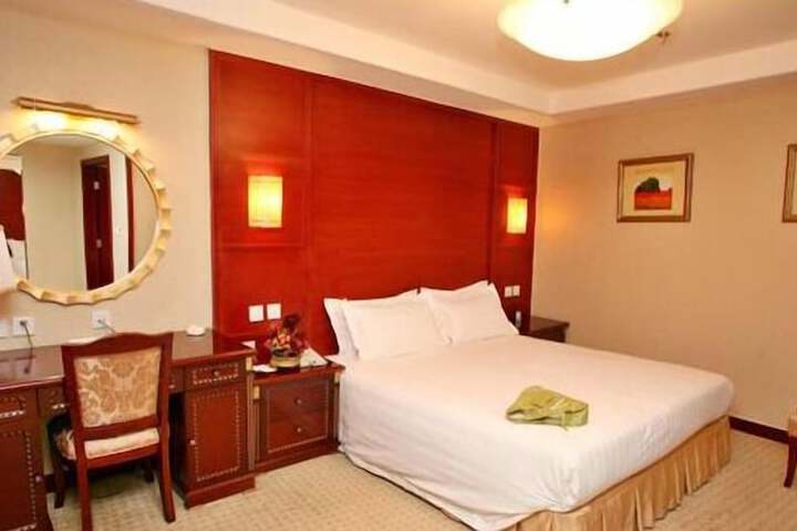 Room 9 of 26