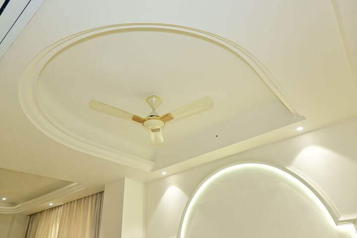 Room 2 of 27