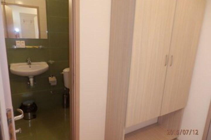 Room 8 of 33