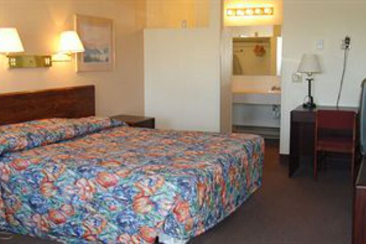 Room 6 of 12