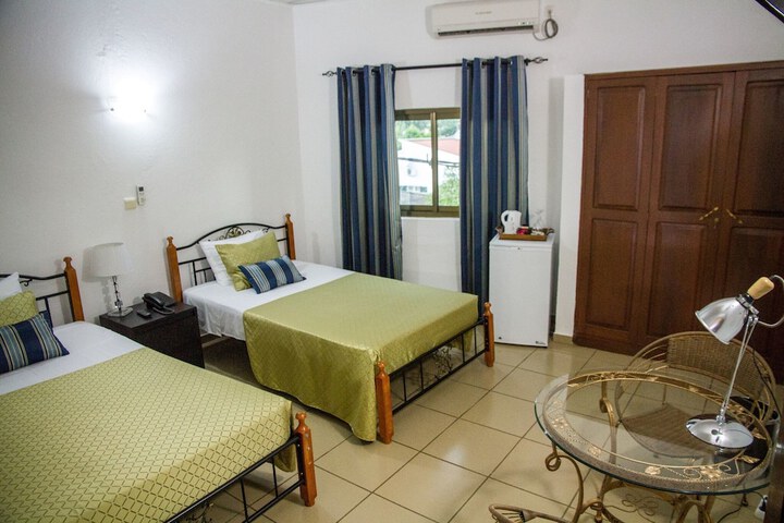 Room 5 of 18