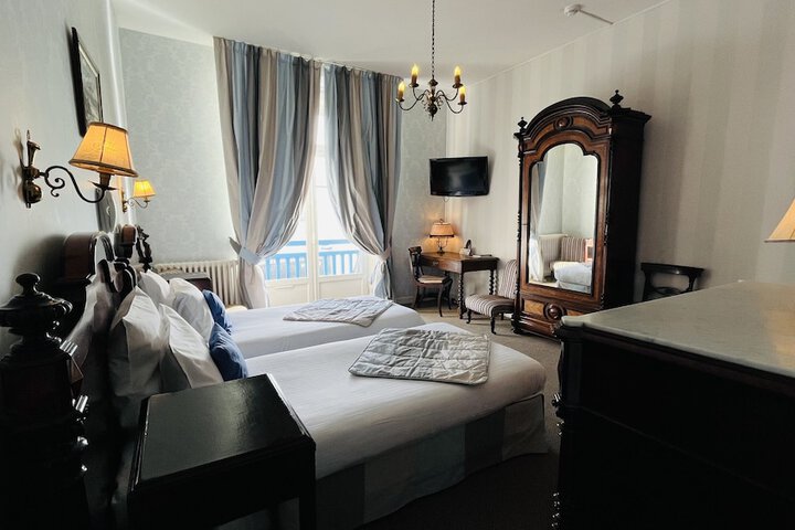 Room 15 of 34