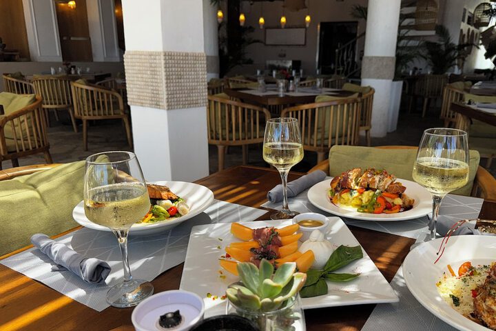 Dining 62 of 77