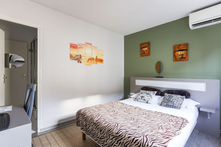 Room 10 of 24