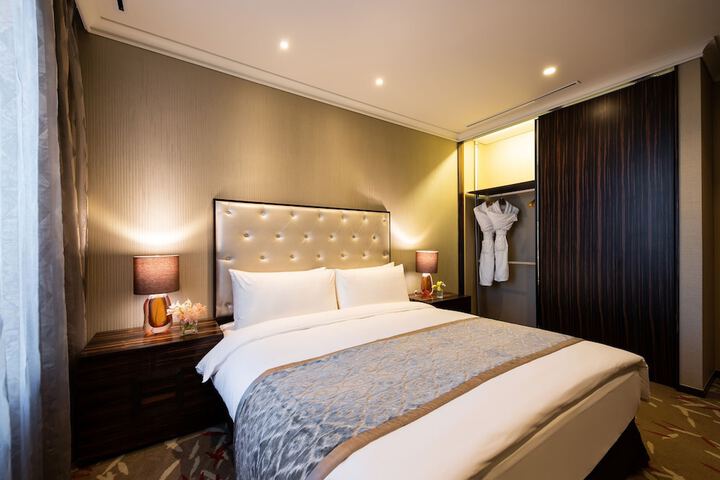 Room 10 of 73