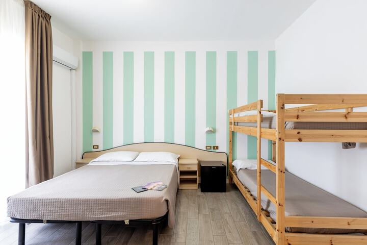 Room 25 of 119