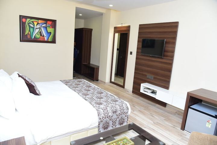Room 10 of 36