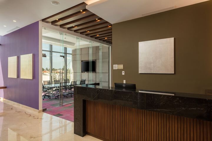 Business Center 70 of 76