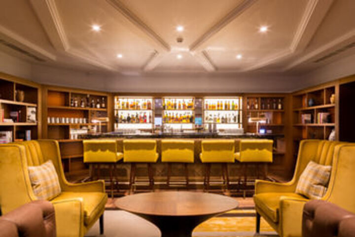 Lounge 48 of 65
