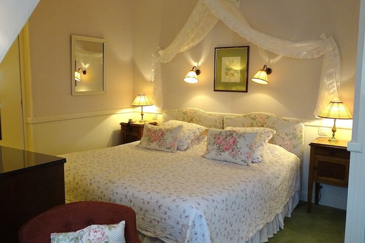 Room 7 of 38