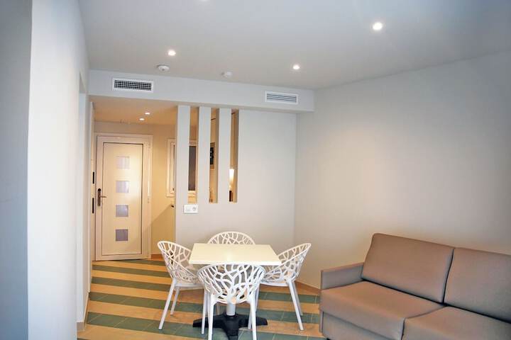 Room 2 of 20