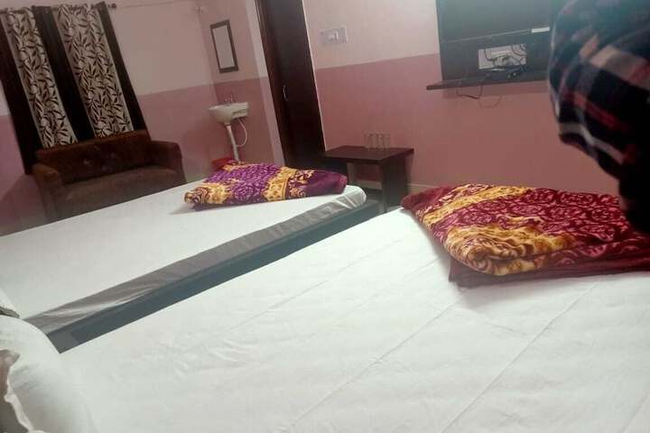 Room 6 of 8