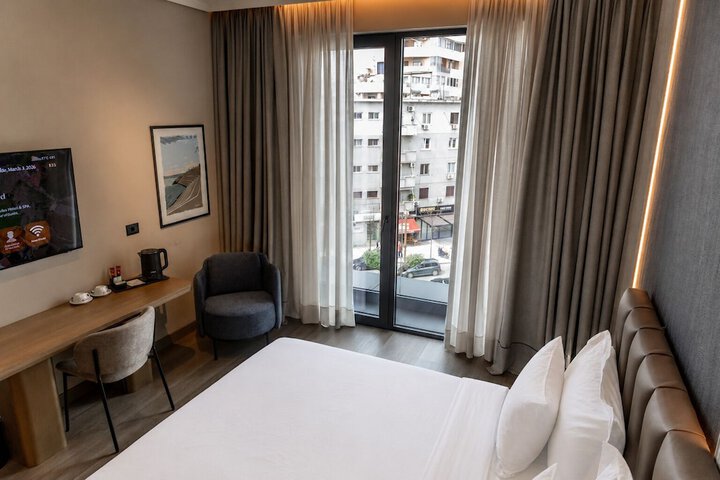 Room 43 of 176