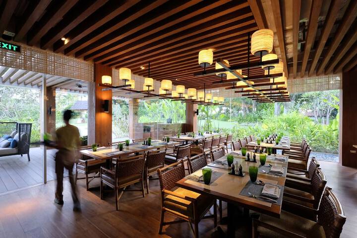 Dining 106 of 148