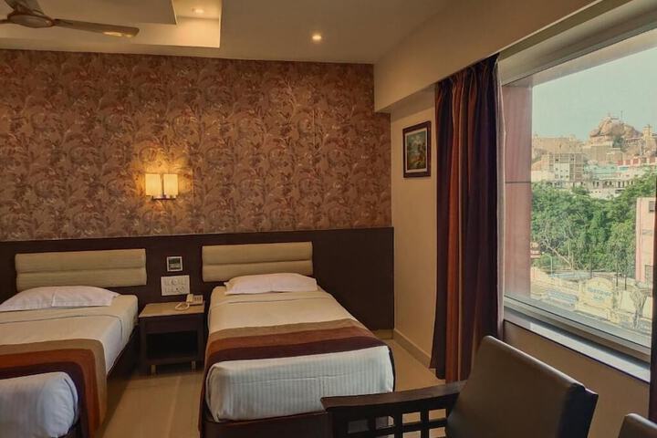 Room 6 of 43