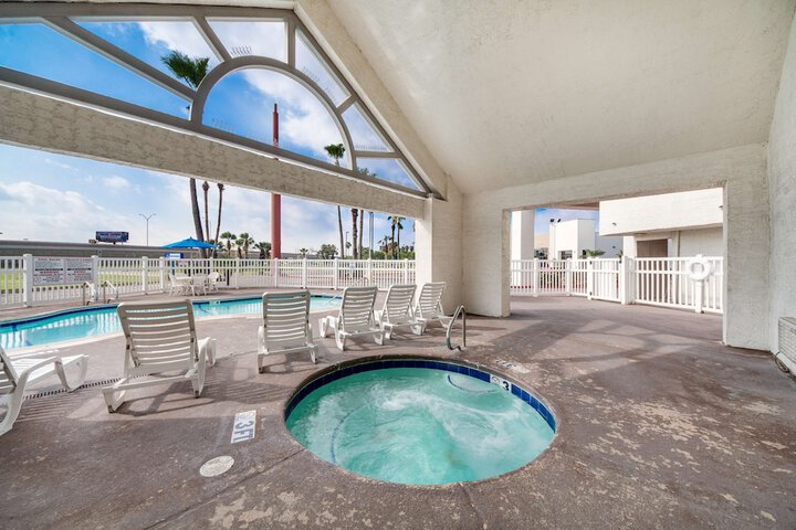 Pool Hotel