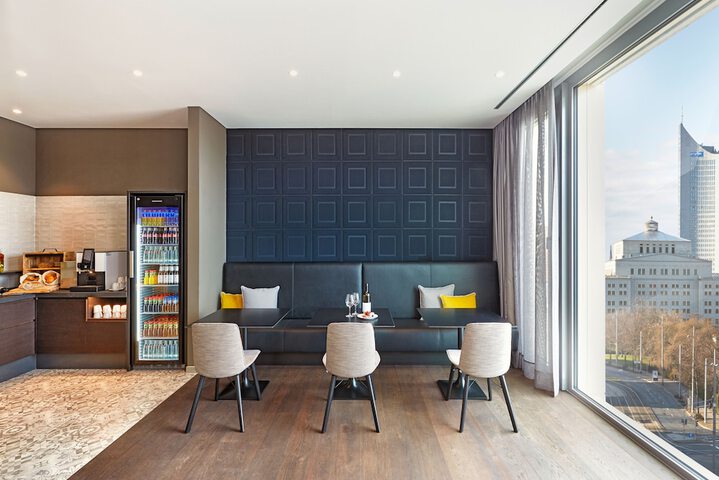 Lounge 50 of 55