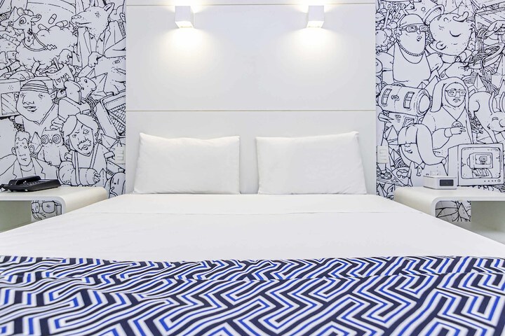 Room 26 of 102
