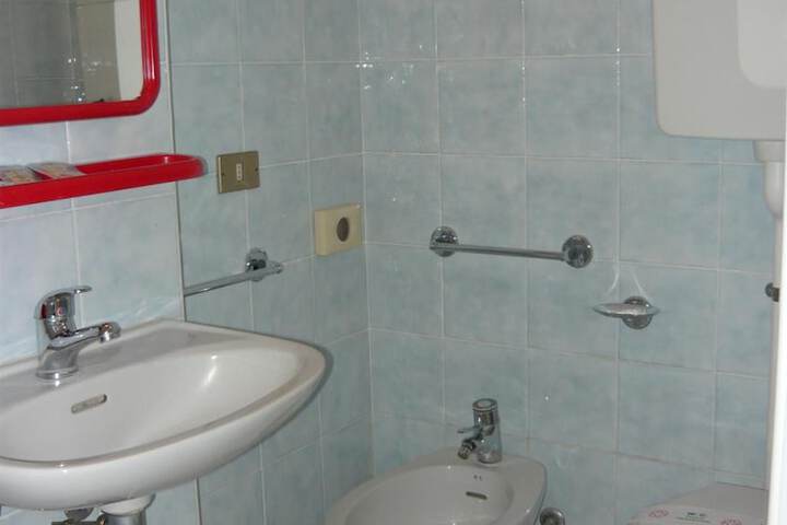 Room 35 of 66