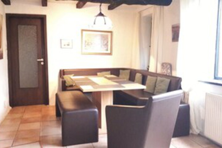 Room 4 of 11